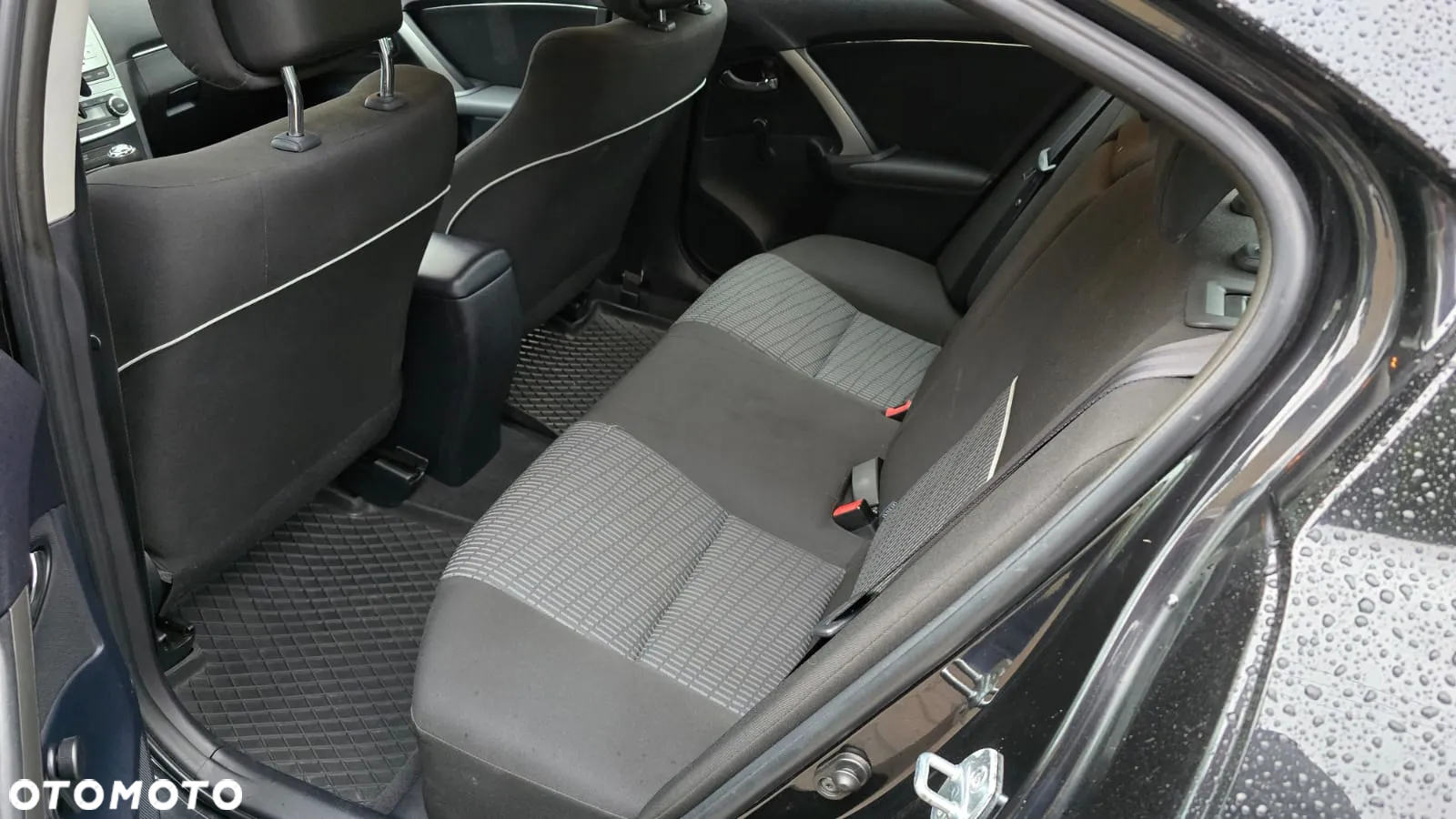 Toyota Avensis 1.8 Active - 10