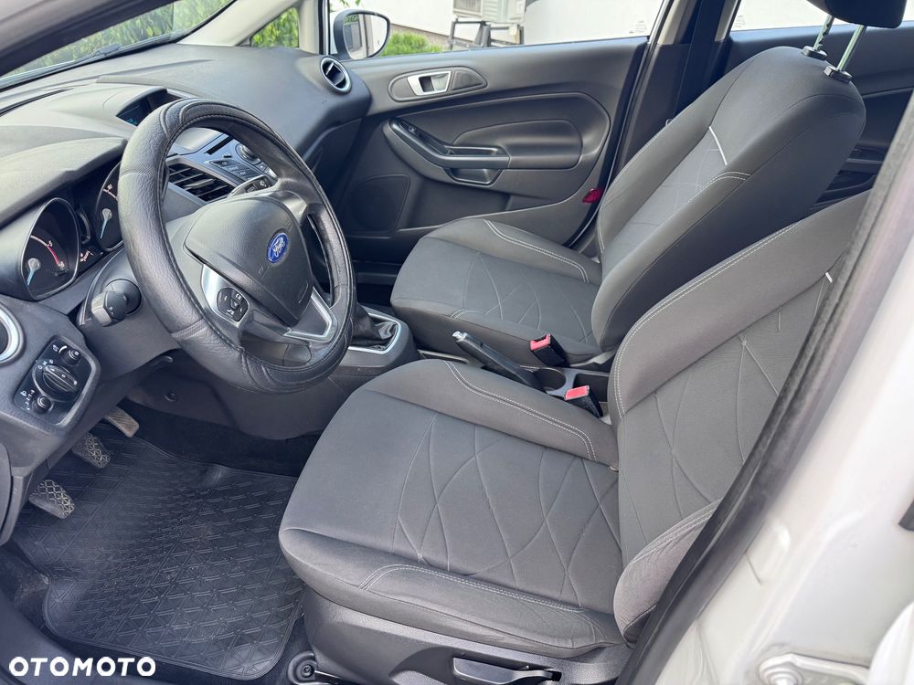 Ford Fiesta - 25