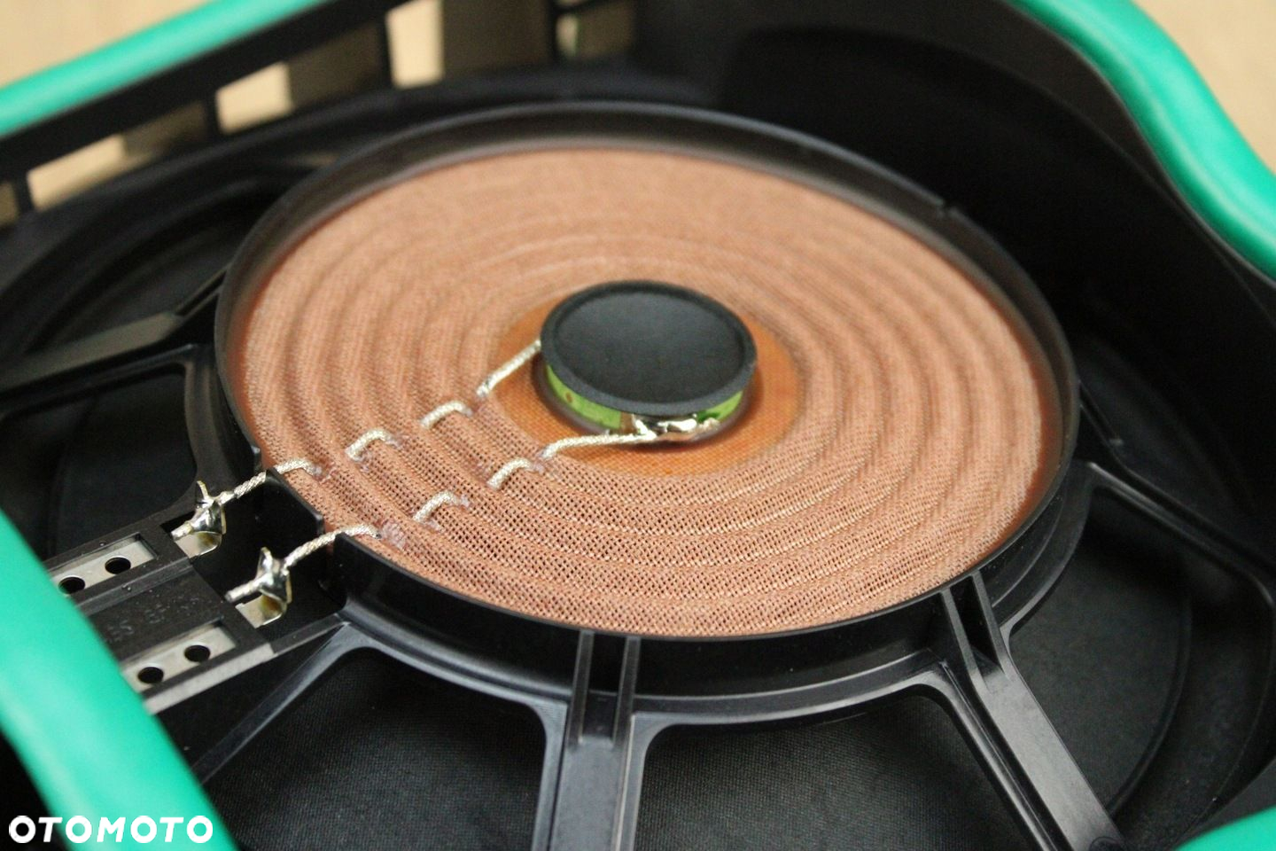 ORYGINALNY GŁOŚNIK NISKOTONOWY SUBWOOFER PRAWY BMW G26 G20 2622562 17km - 3