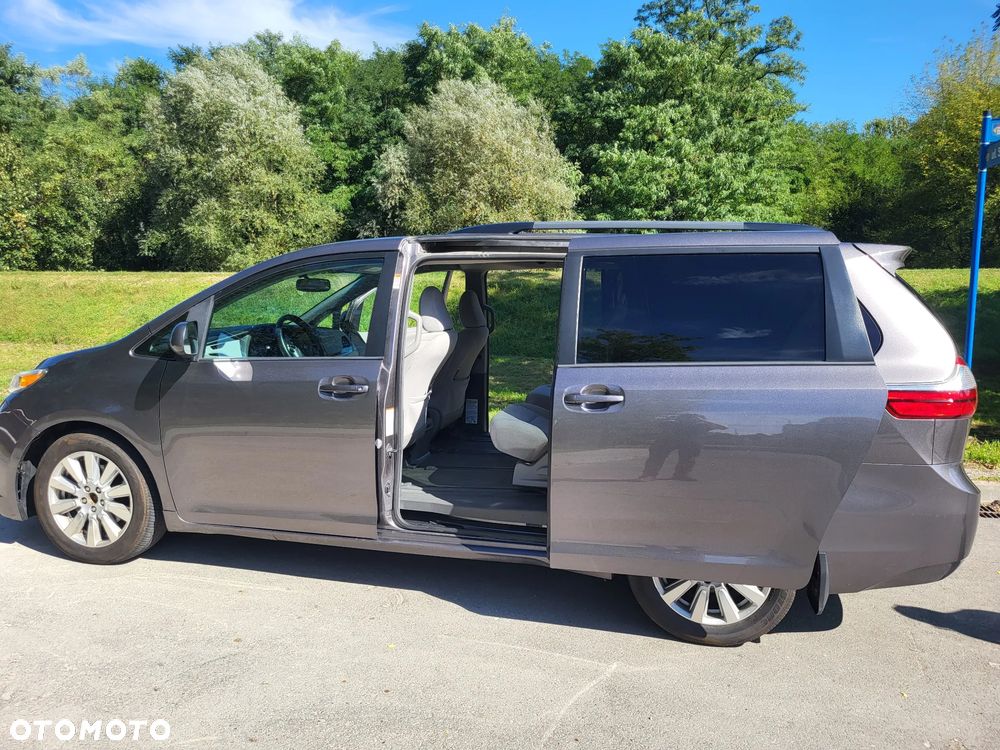 Toyota Sienna 3.5 V6 LE AWD - 22