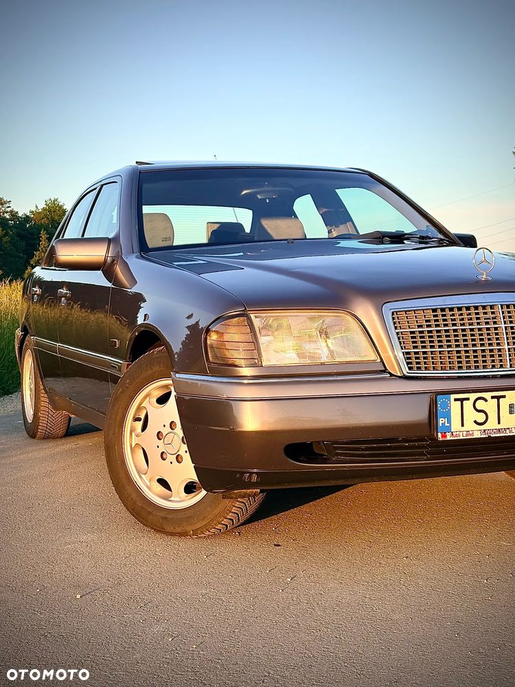 Mercedes-Benz Klasa C 180 T Elegance - 10