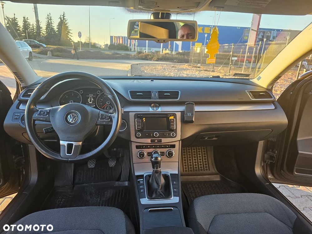 Volkswagen Passat 2.0 TDI BlueMotion Technology Comfortline - 12