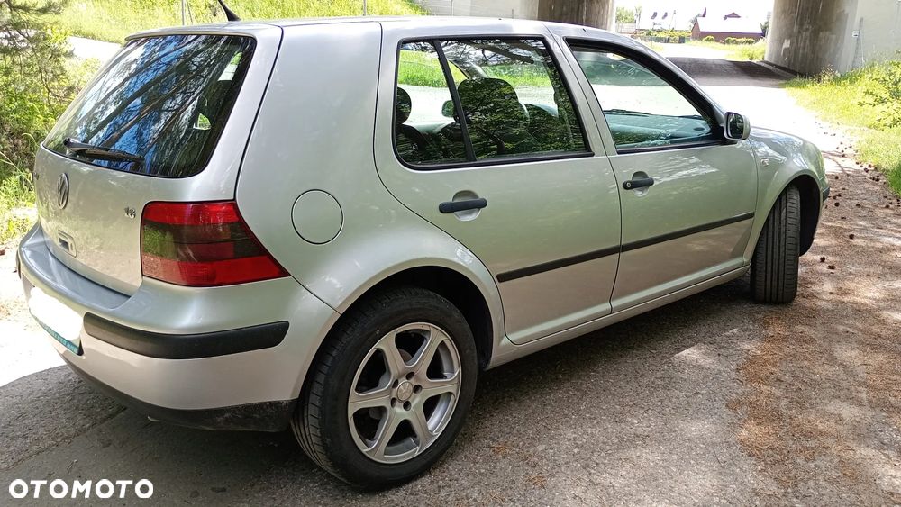 Volkswagen Golf 1.6 Comfortline - 4