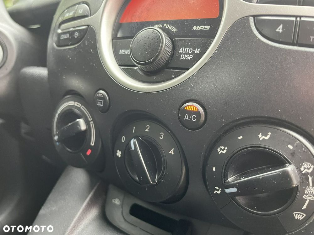 Mazda 2 - 25
