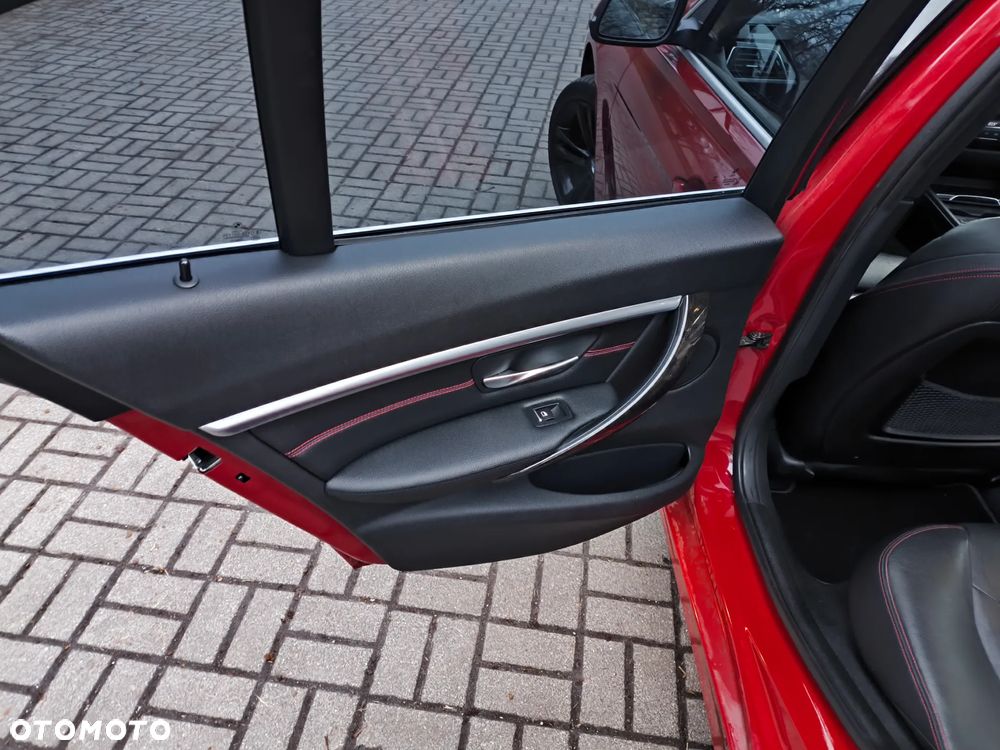BMW Seria 3 330i xDrive Sport Line Sport - 15