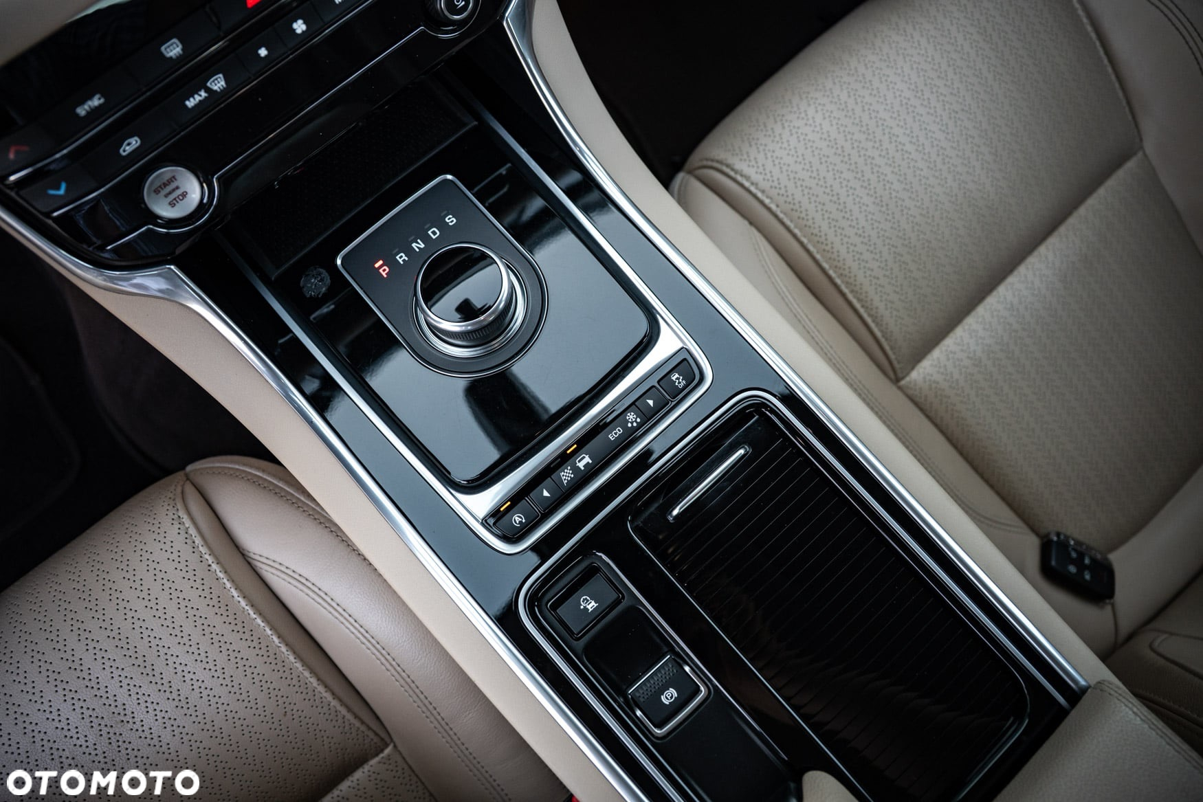 Jaguar XF 2.0 i4D AWD Prestige - 15