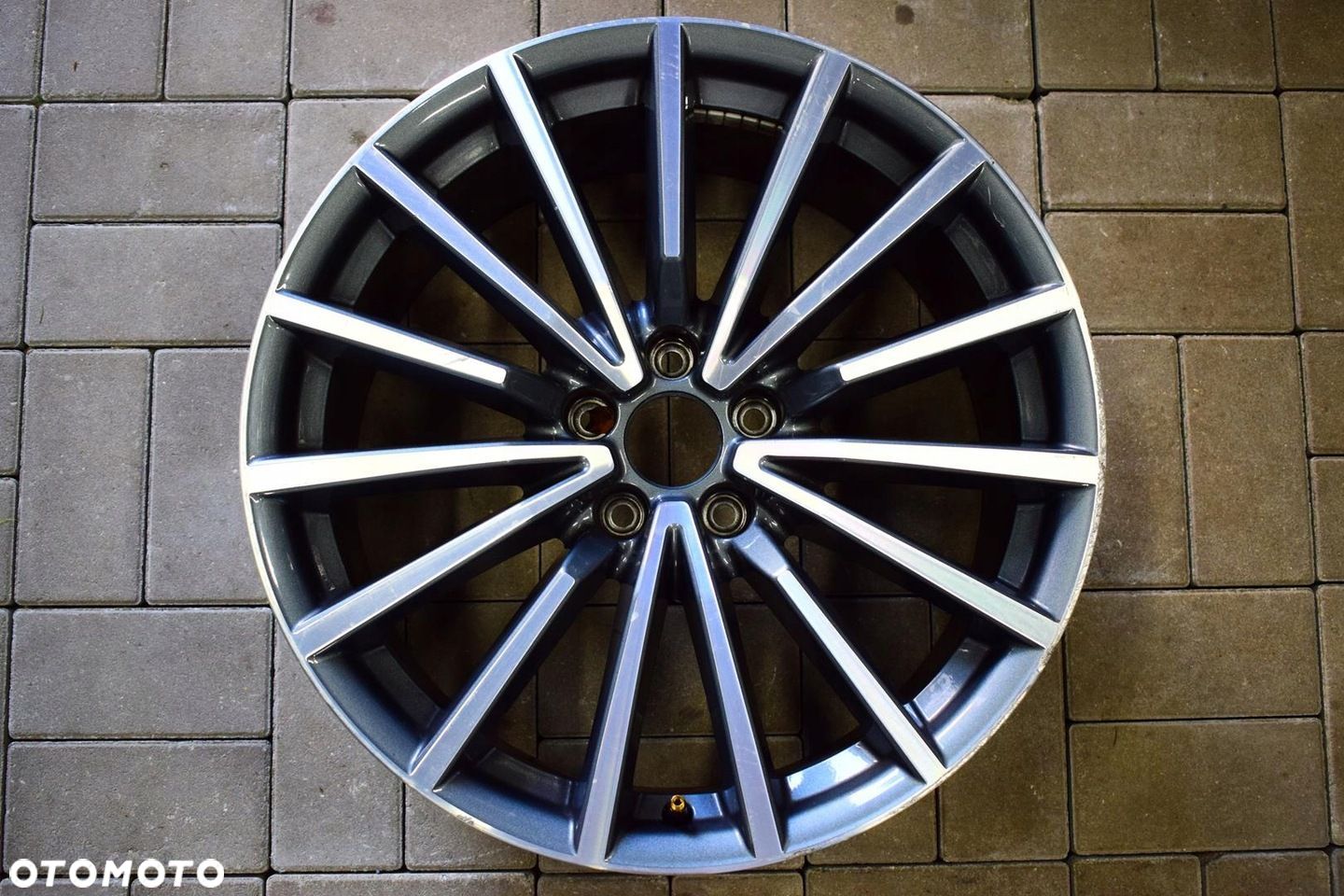 AUDI 19 ,,S-Line RS4 S4 A4 B9 8W0 Oryginał - 1