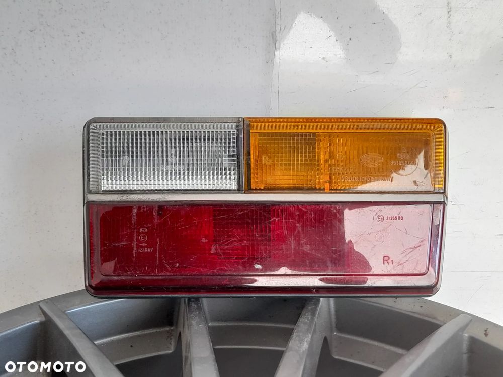 Lampa prawy tył Audi 50 Hella 861945096A