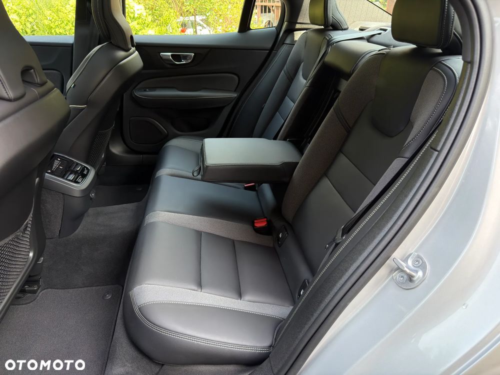 Volvo S60 B5 B AWD Ultimate Dark - 20
