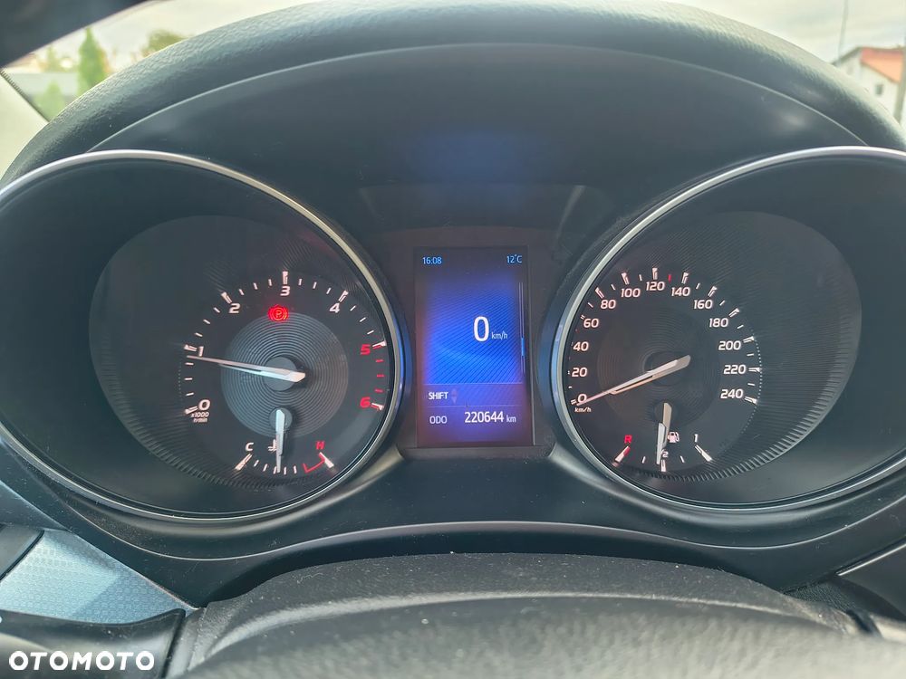 Toyota Avensis - 12