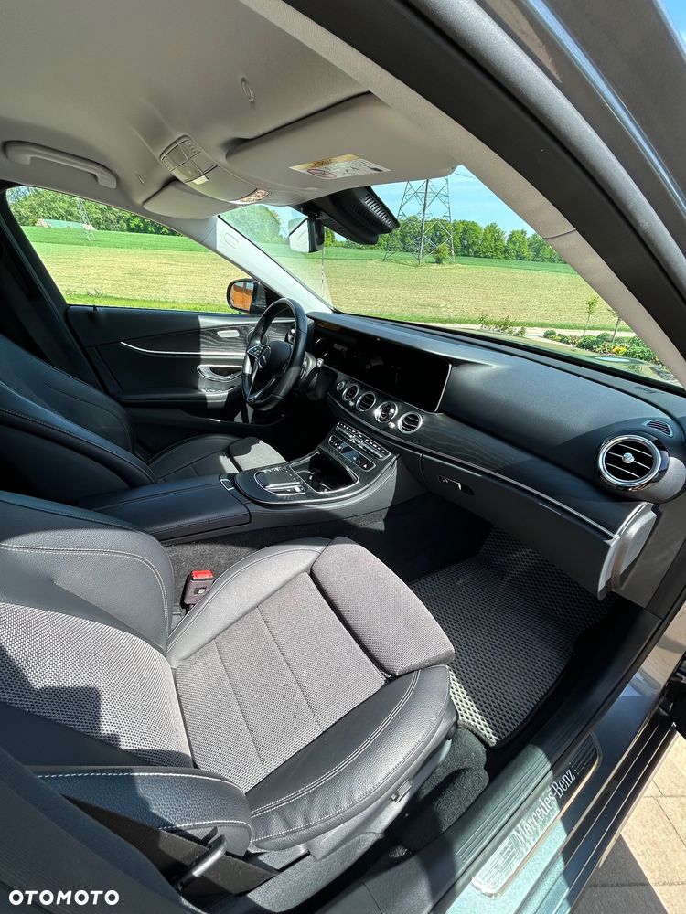 Mercedes-Benz Klasa E 220 d 4-Matic - 11