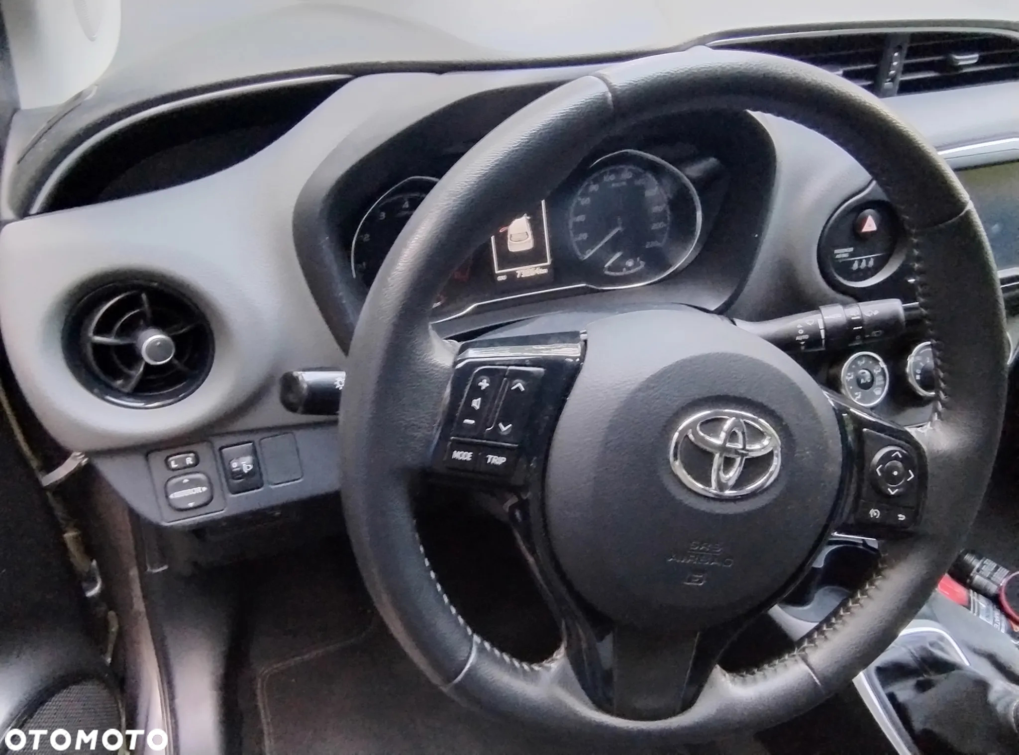 Toyota Yaris 1.5 Premium - 10