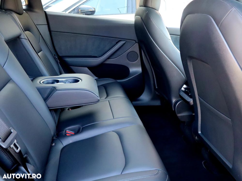 Tesla Model Y - 28