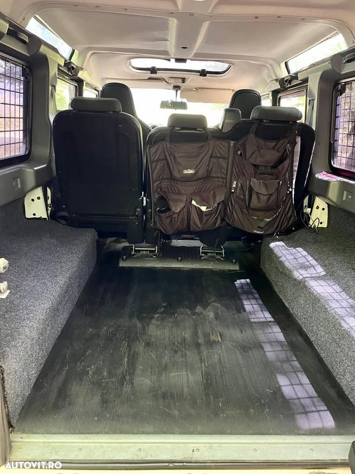 Land Rover Defender 110 S/T - 8