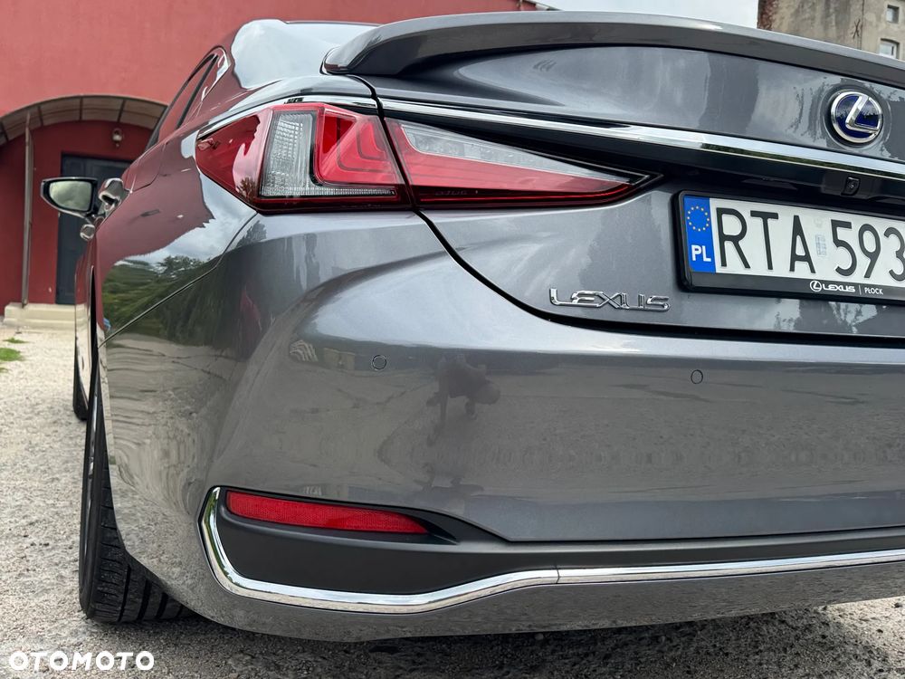 Lexus ES 300h Business Edition + - 8