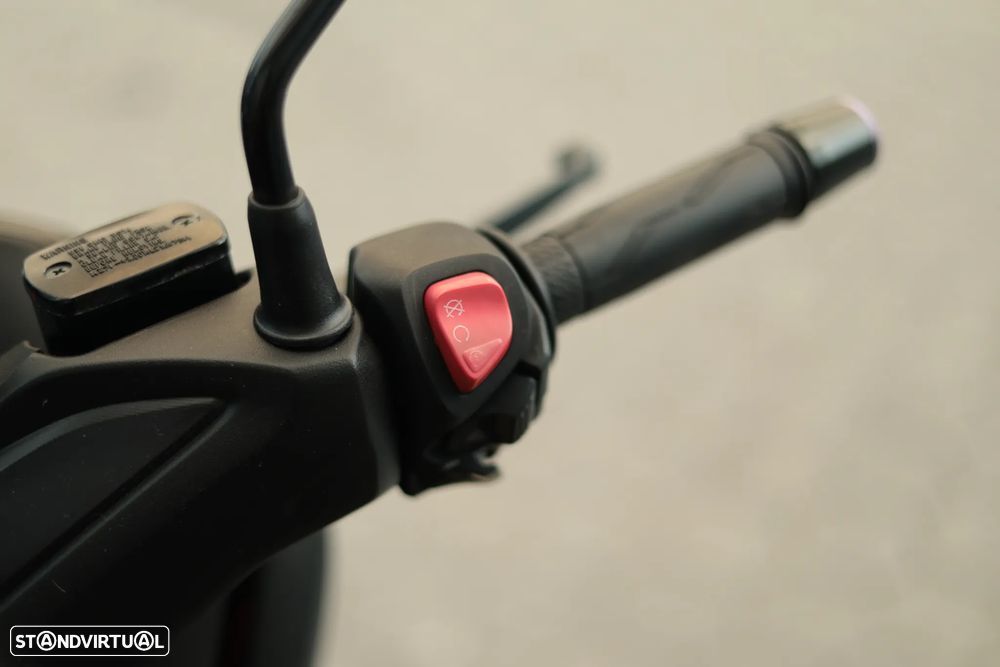 Yamaha X-Max 300 ABS TCS - 6
