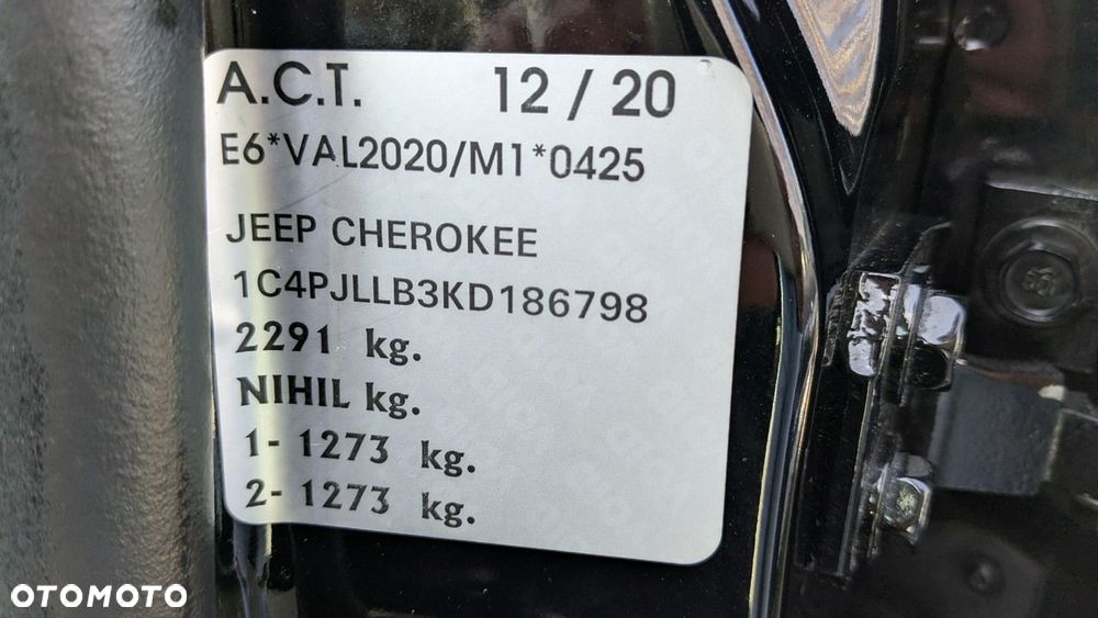 Jeep Cherokee - 24