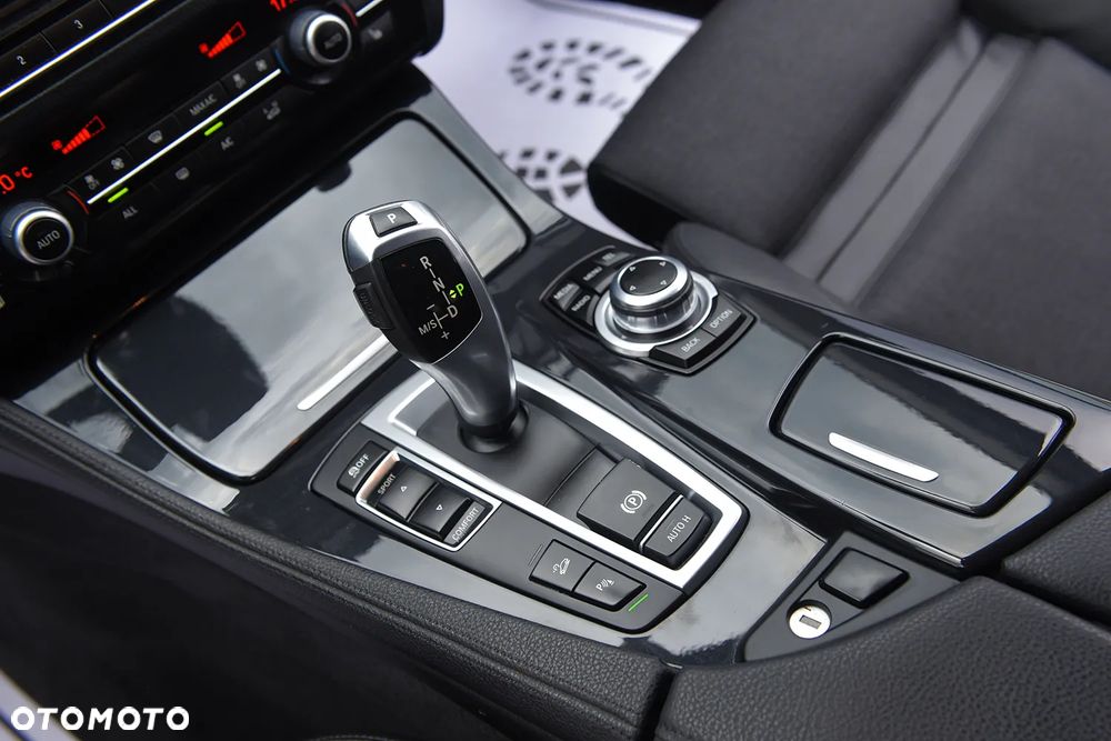 BMW Seria 5 525d xDrive Sport-Aut - 25