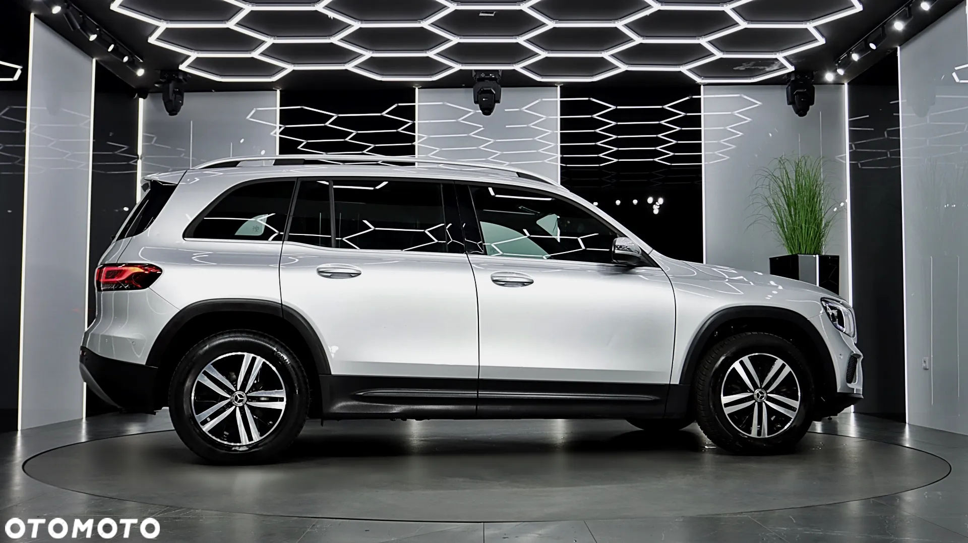 Mercedes-Benz GLB 200 7G-DCT - 11