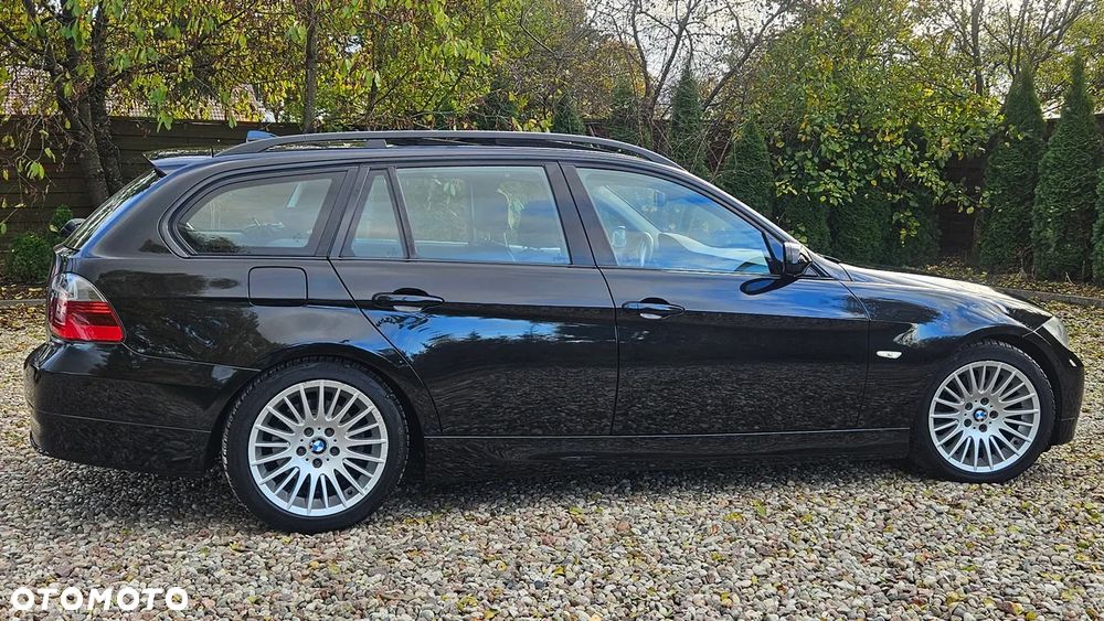 BMW Seria 3 325i Touring - 14