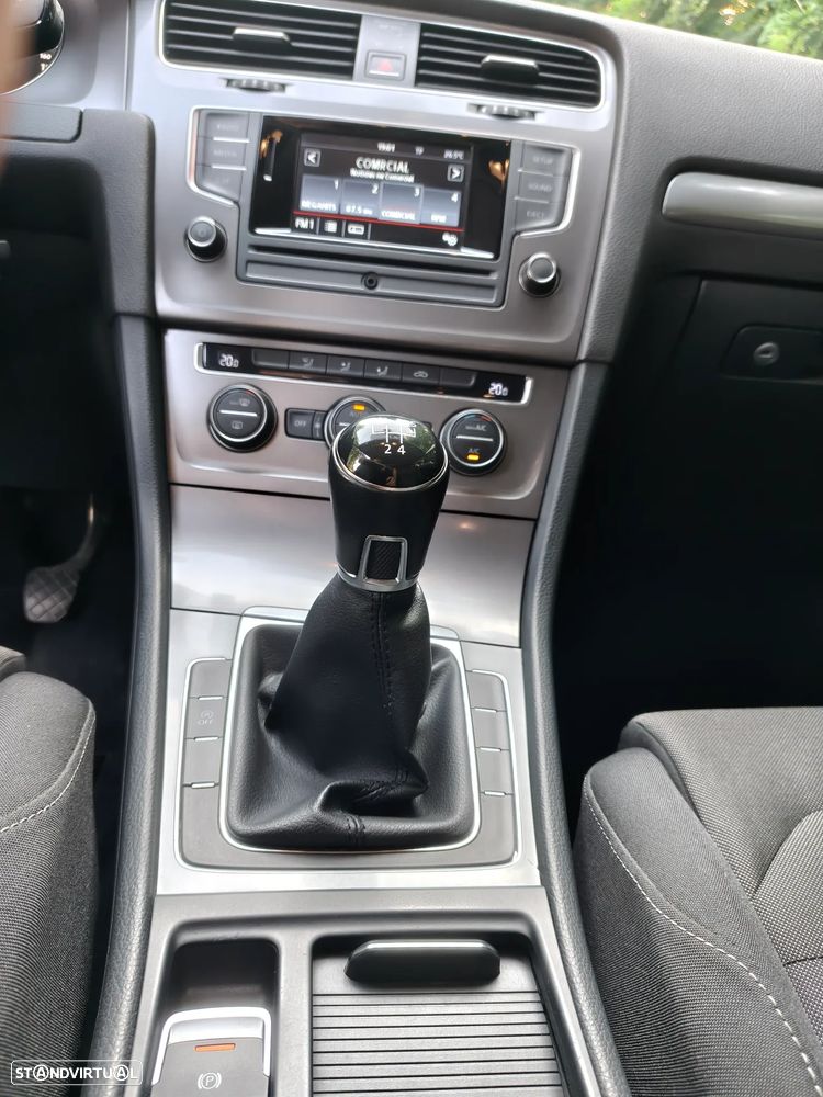 VW Golf 1.6 TDi DPF BlueMotion - 12