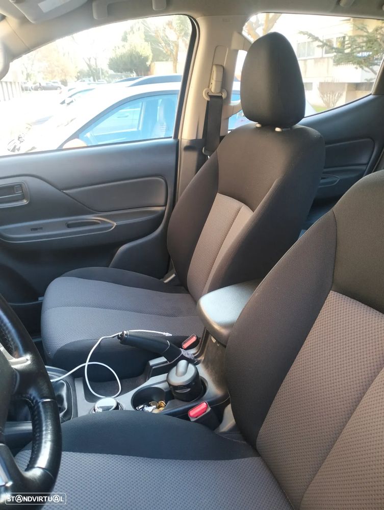 Mitsubishi L200 2.3 DI-D Space Cab Invite Strakar Look 4WD - 6