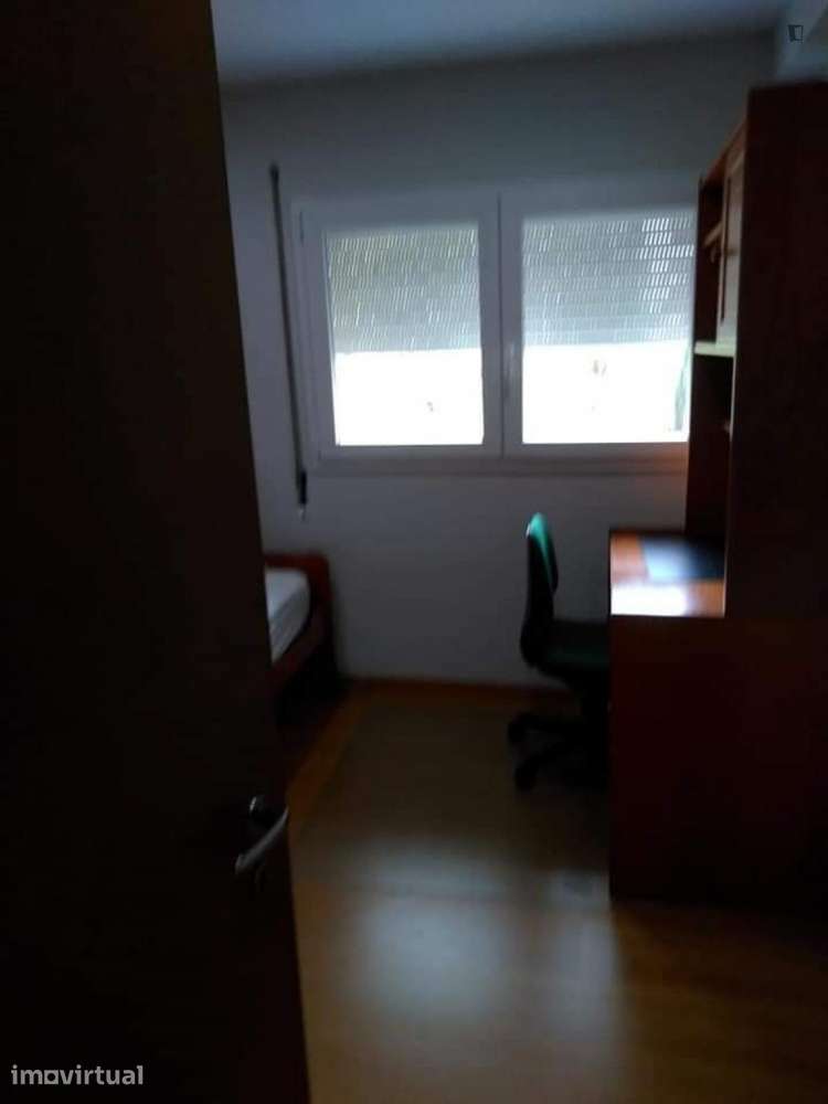 Quarto - localizado em Alto de São João Coimbra - Grande imagem: 3/7