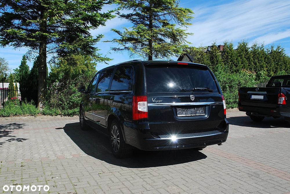 Lancia Voyager 2.8CRD S - 4