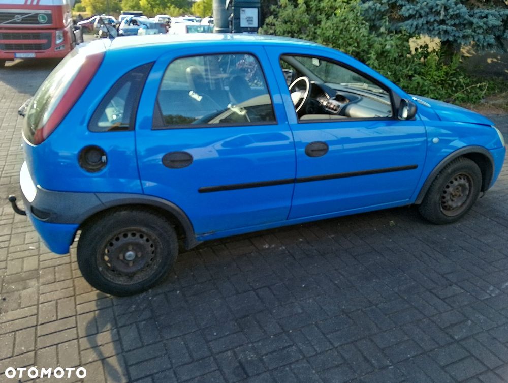 Opel Corsa C (02r.) 1.2 B 74KM. Silnik Z12XE Skrzynia F13BY lakier 20U.Cały na części. GWARANCJA !!! Przód Tył Zestaw Komplet Drzwi Klapa Zderzak Błotnik Maska Grill Atrapa Szyba Pas Lampa Lusterko Boczki Fotel Kanapa Kokpit Deska Rozdzielcza Przełącznik Włącznik Sterownik Przewody Wiązka Instalacja Moduł Komputer Czujnik Listwa Pompa Alternator Wtryski Głowica Rozrusznik Kompresor Sprzęgło Dwumas Silnik Skrzynia ABS Klimatyzacji Paliwa Wspomagania Kolektor Turbina Przepustnica Zawór Chłodnica Koło Hak Belka Sanki Zawieszenie Mcpherson Półoś Amortyzator Wydech Tłumik Zacisk Most - 4