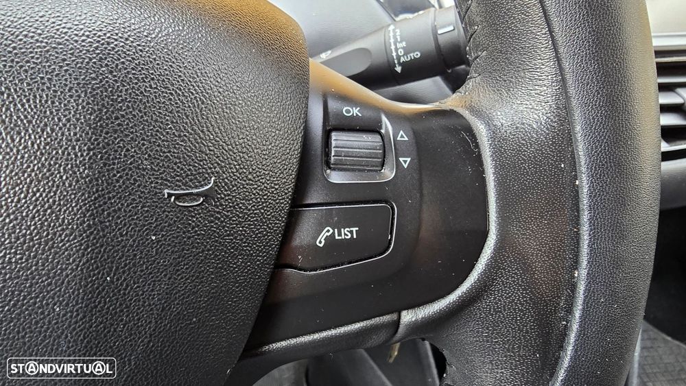 Peugeot 208 1.2 PureTech Style - 15