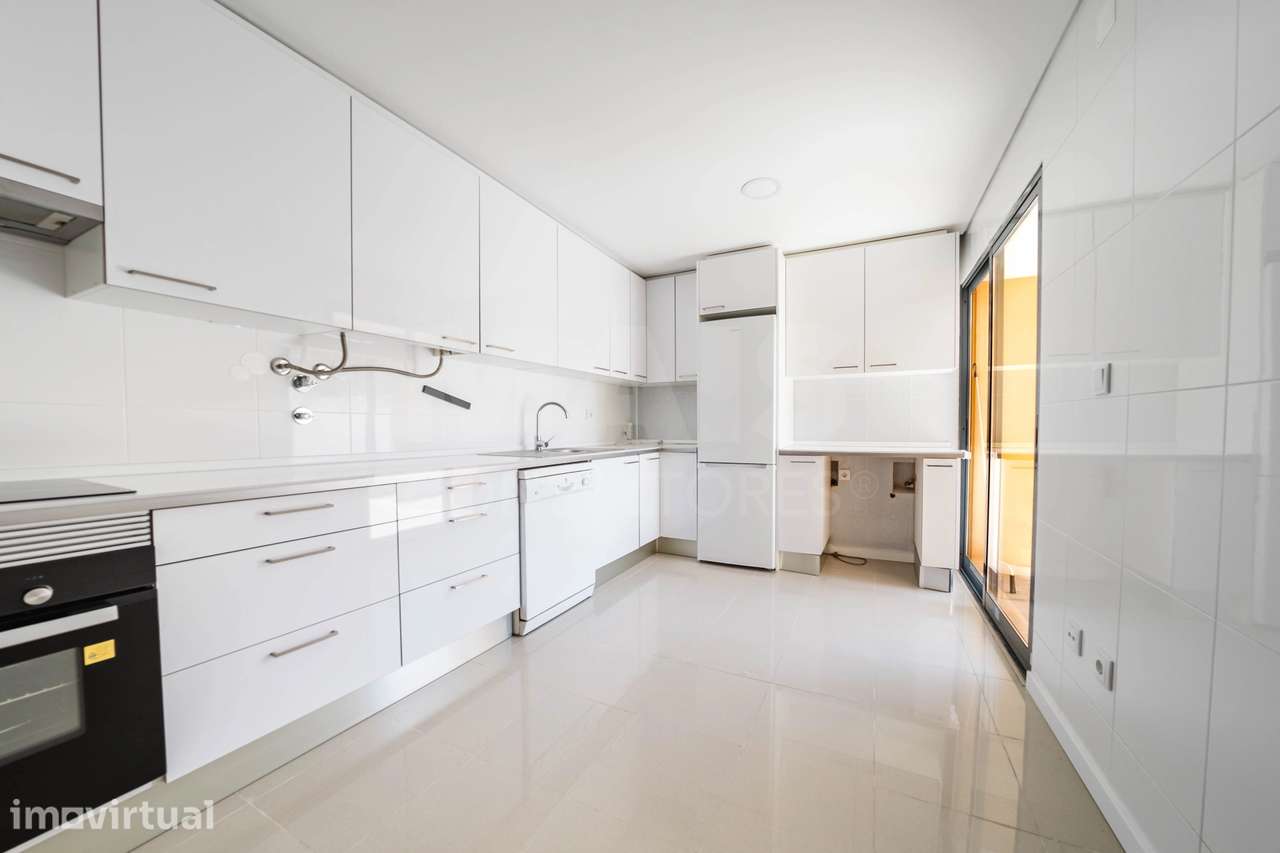 Apartamento T2 Semi-Novo | Terraço | Garagem | Bombarral - Grande imagem: 5/30
