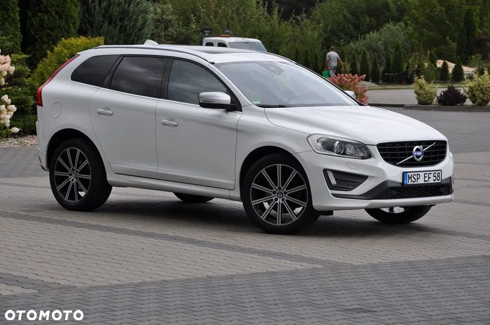 Volvo XC 60 D4 AWD R-Design Momentum - 10