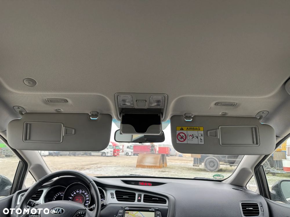 Kia Ceed 1.6 GDI Dream Team Edition - 30