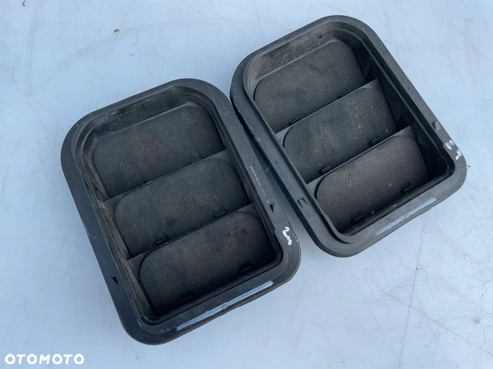 Kratka wentylacyjna tył Seat Ibiza IV HB 3D 6J0819465