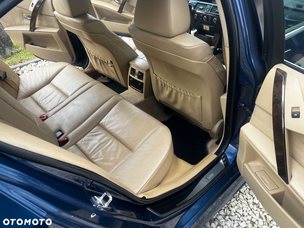 BMW Seria 5 525d - 9