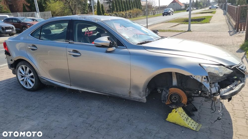 Lexus IS 300h Elegance - 9