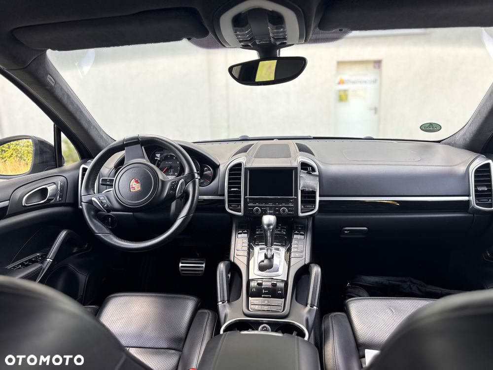 Porsche Cayenne Turbo - 10