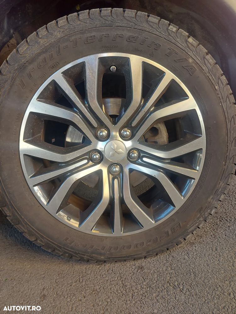 Mitsubishi Outlander - 13