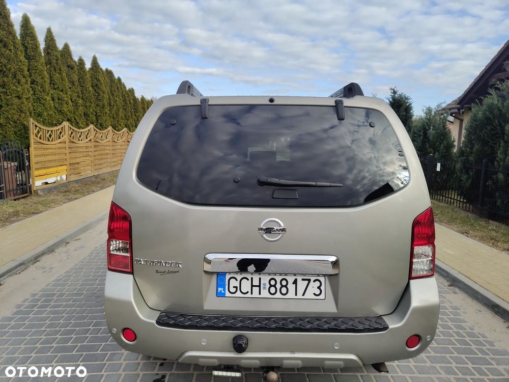 Nissan Pathfinder 2.5 DCi SE - 8