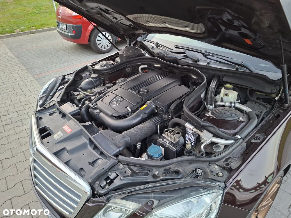 Mercedes-Benz Klasa E 200 CGI BlueEFFICIENCY Automatik - 35