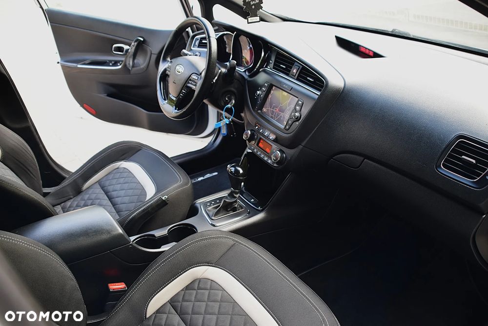 Kia Ceed 1.6 CRDi 136 DCT ISG GT Line - 29