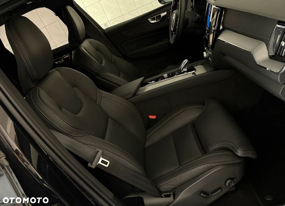 Volvo XC 60 B5 B AWD Plus Dark - 9