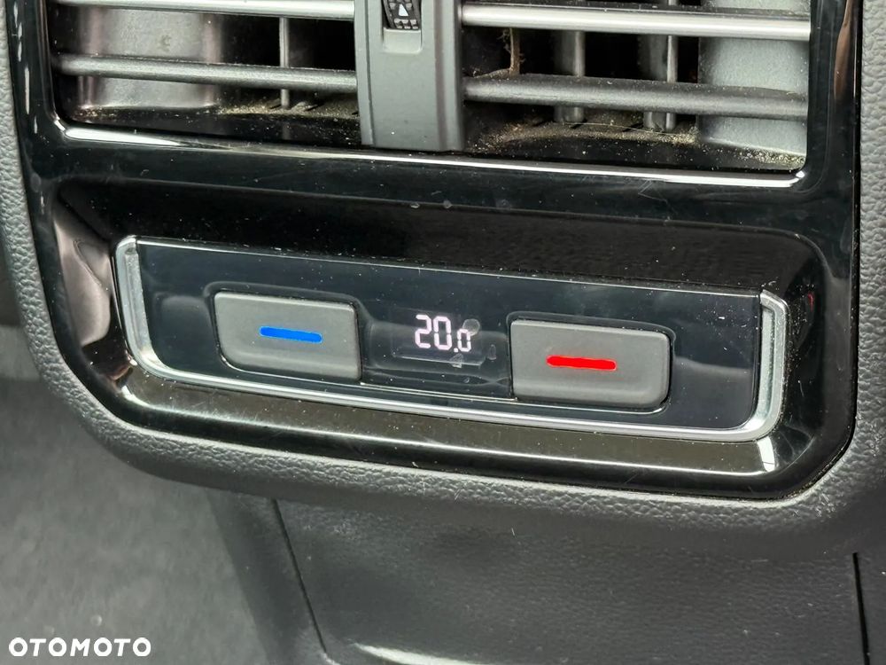 Volkswagen Passat Variant 1.6 TDI SCR DSG Comfortline - 25