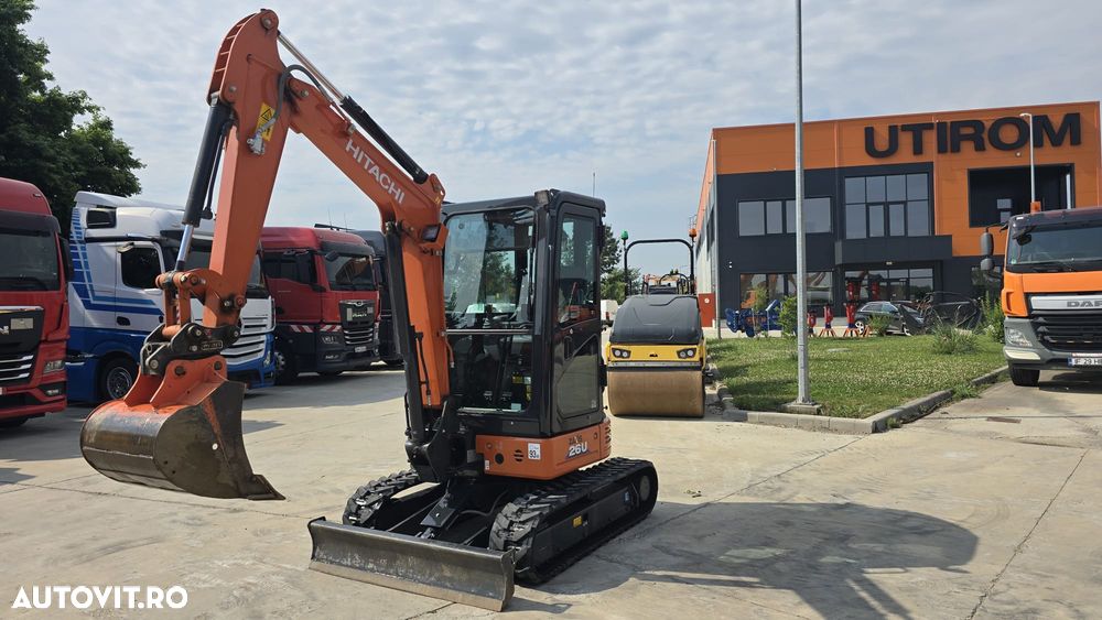 Hitachi ZX26U-6. 2025, 220 ore, Masa operationala 2,8 tone, adancime sapare 3m, CUPLA RAPIDA+CUPA INGUSTA+CUPA LATA+CUPA TALUZ, inst  picion pe brate, senile 95% ok,. rotire in gabarit, produs JAPONIAposibilitate leasing 4 ani, CA NOU-PROMOTIE 32.500 EUR+Tva - 2