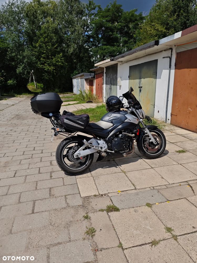 Suzuki GSR - 3
