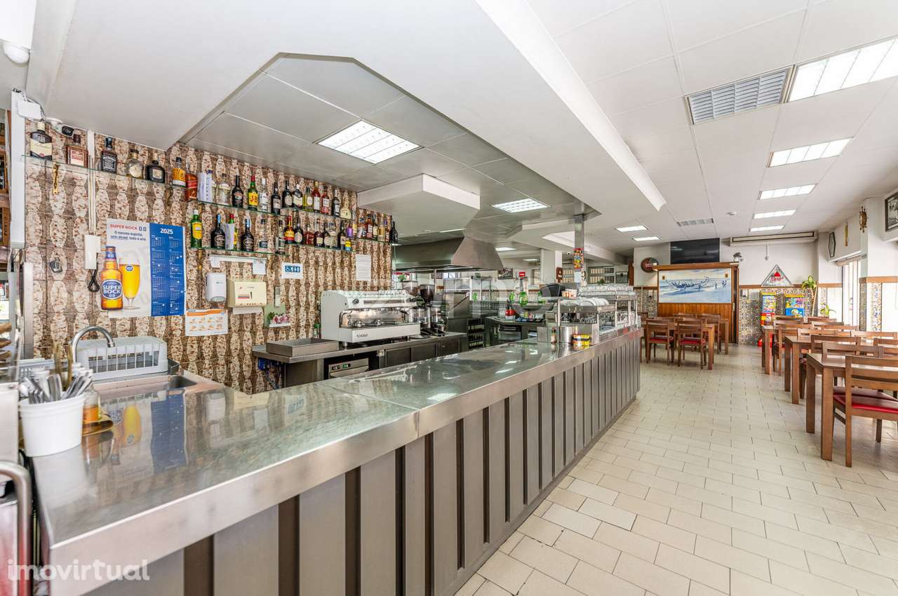 Espinho | Restaurante ativo em 3 lojas + T2 – Investimento rentável... - Grande imagem: 2/29