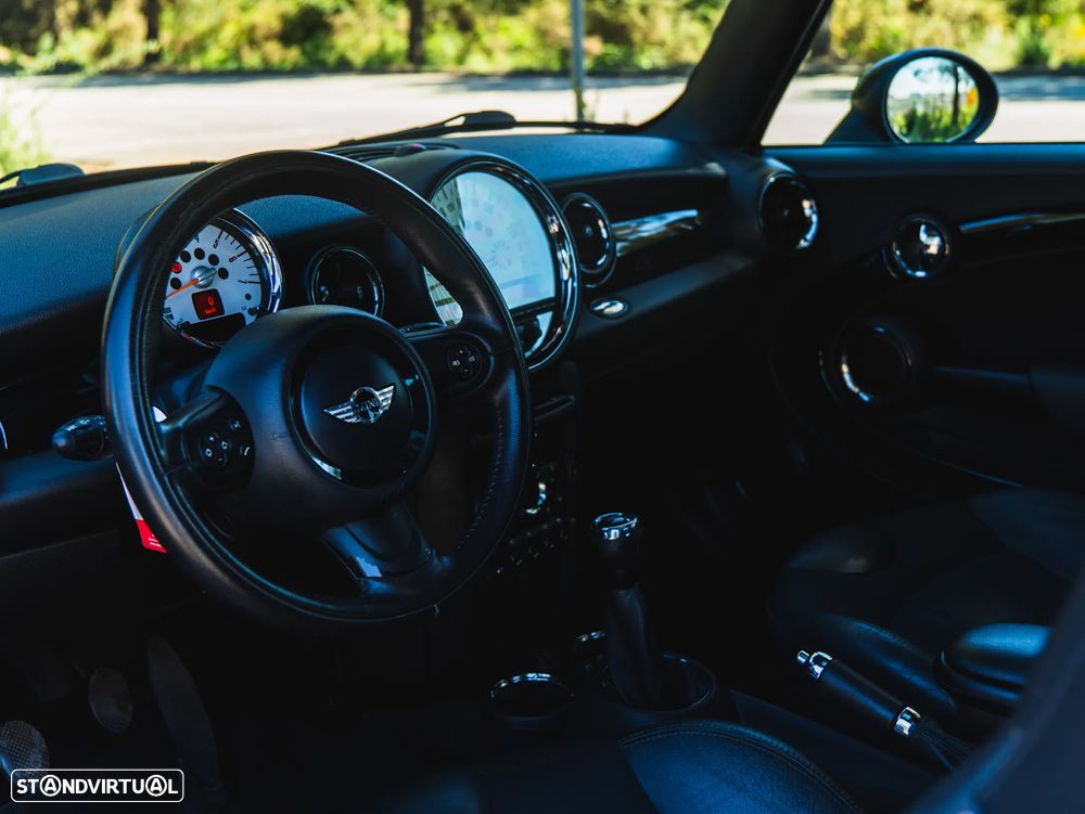 MINI 3 Portas Cooper D - 28