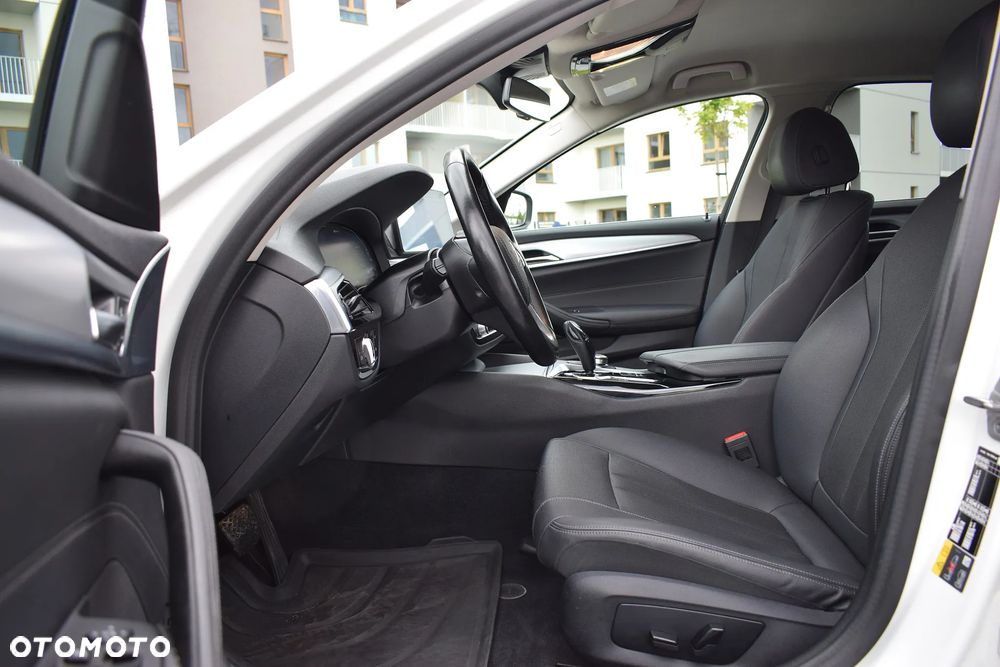 BMW Seria 5 530i xDrive mHEV sport - 6