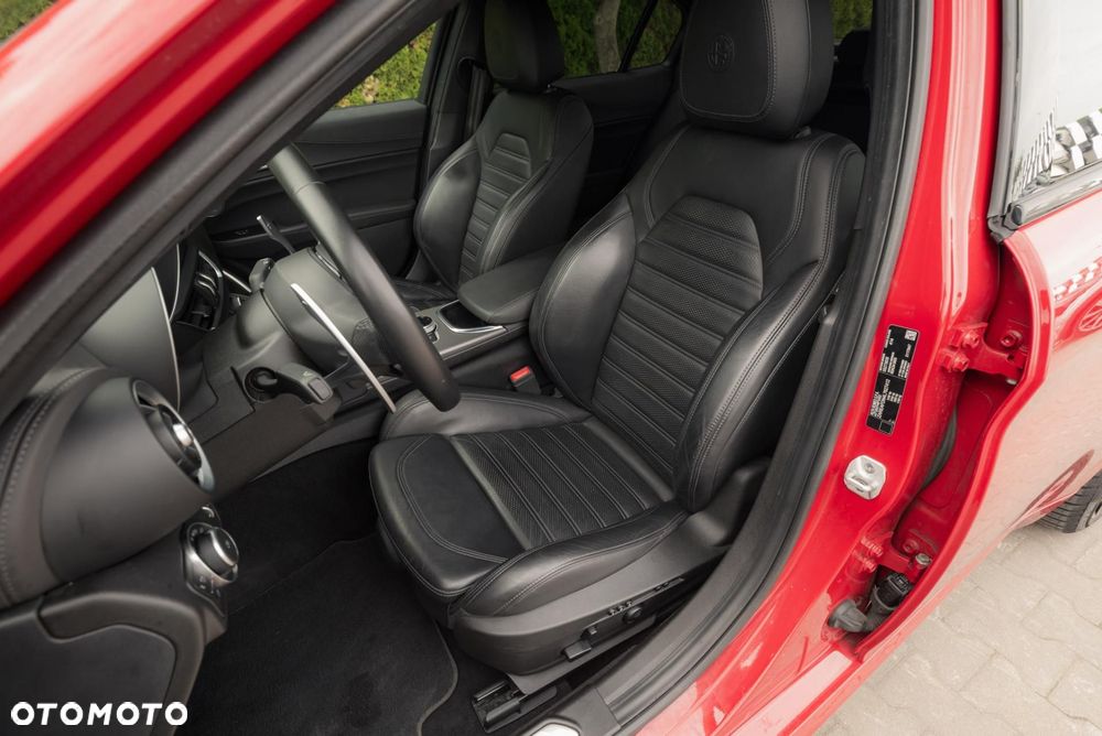 Alfa Romeo Giulia 2.0 Turbo Veloce Q4 - 13