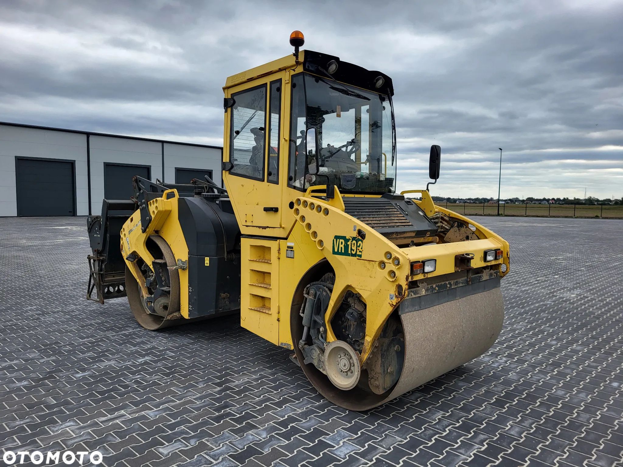 Bomag 154 AD + Rozsypywacz do grysu - 1